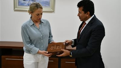 صبحى يلتقى رئيس الاتحادالدولى للغوص استعدادا لبطولةالعالم للسباحة
