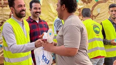 مستقبل وطن بأبنوب يوزع مياه عصائر على طلاب الثانوية العامة
