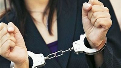 القبض على الراقصة بوسي لاتهامها ببث فيديوهات منافية