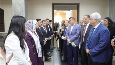 وزير التعليم العالي يتفقد استوديو التصميم الدولي بهندسة عين شمس