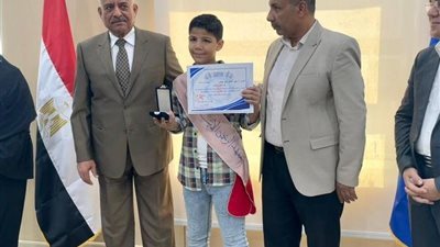 محافظ السويس يكرم أوائل الأبتدائية والإعدادية الأزهرية
