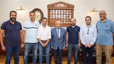 وفد من 