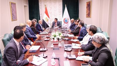 وزير الصحة يناقش مع شركة أبوت التوسع في توطين صناعة الأدوية بمصر