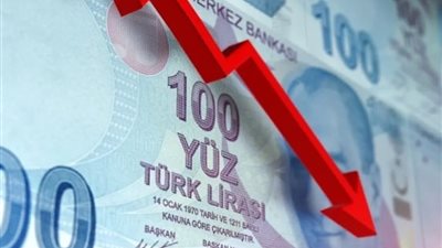 الليرة التركية تتراجع لأدنى مستوى في تاريخها أمام الدولار