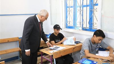 حجازى وصقر يتفقدان لجان امتحانات الثانوية العامة بالسويس