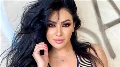 اعلامية شهيرة تفتح النار على ميرهان حسين بعد تراجعها عن الاعتزال