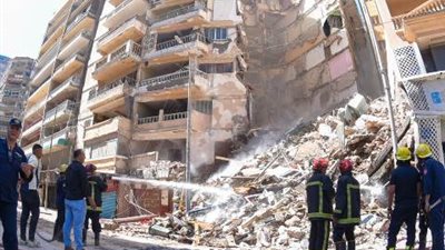 ارتفاع عدد المصابين في عقار الإسكندرية المنهار إلى ٤