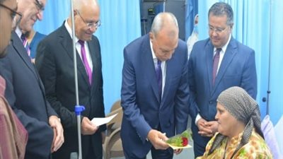 الهجان يُسعد الأيتام والمسنين والمرضى ويقدم لهم الهدايا.. صور
