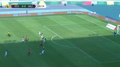 شاهد .. هل تغاضى الحكم عن ضربة جزاء لمصر أمام مالى ؟
