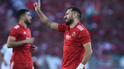 الأهلي يسعي لضم بديل علي معلول من الفلاحين