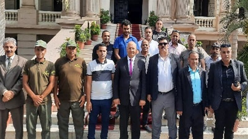رئيس جامعة بنها يقدم