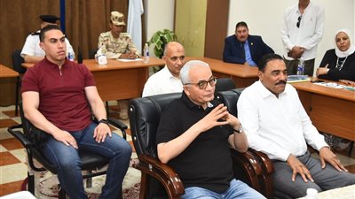 وزير التعليم فى زيارة مفاجئة لـ