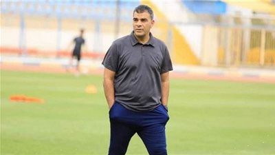 مدرب الاسماعيلي يراقب مباراة الأهلي وفيوتشر