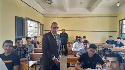 الفيزياء تسعد طلاب العلمى.. وتباين الآراء بشأن التاريخ بشمال سيناء