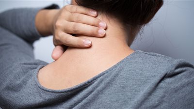 6 عادات خاطئة تسبب تيبس الرقبة احذرها