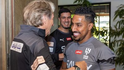 استعدادا للموسم الجديد.. جيسوس يصل معسكر الهلال السعودي