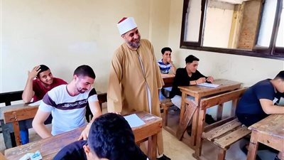 طلاب العلمي بأزهر الشرقية يؤدون امتحان البلاغة