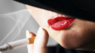 هل التدخين يعرضك للإصابة بسرطان الثدى ؟ الصحة تجيب