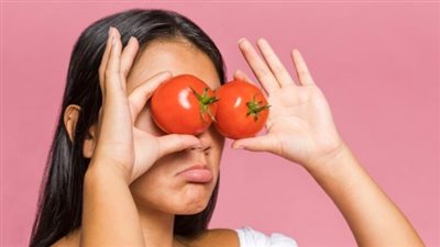 قناع الطماطم والعسل لشدالوجه