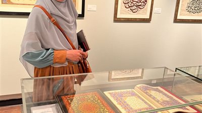 وكيل تعليم دمياط يهنئ مريم على المركز الثانى في دبلوم الخط العربى
