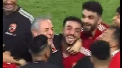شاهد.. ماذا فعل لاعبو الأهلى مع كولر بعد الفوز على زعيم الثغر؟