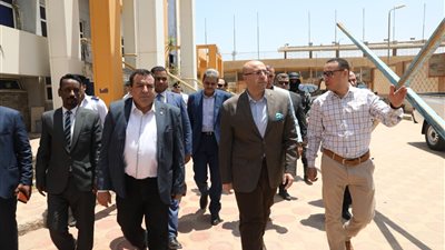 محافظ بني سويف يتفقد ملتقى التوظيف لتوفير 2000 فرصة عمل للشباب