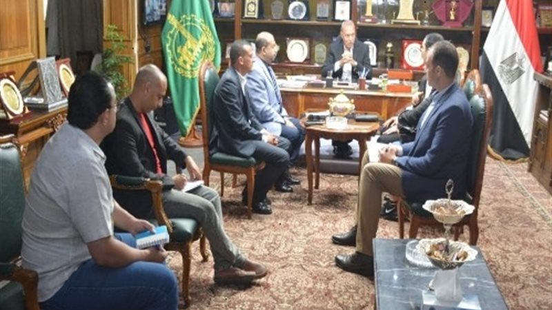 محافظ القليوبية يبحث