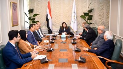 الهجرةتبحث دعم جهود الدولةفى تقديم خدمات طبيةبالقرى الأكثراحتياجا