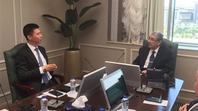 الكهرباء: توطين صناعة مستلزمات الطاقة المتجددة والهيدروجين الأخضر