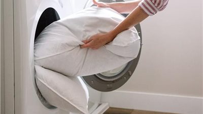 خطوات للتخلص من اصفرار الوسادة وتعقيمها