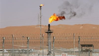 تخفيضات الإنتاج السعودية تساهم في رفع أسعار النفط عالي الكبريت
