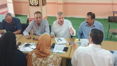 وكيل وزارةالتعليم يلتقى العاملين بإدارتى الصالحية والحسينية