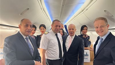 وزير الطيران والسفير البريطاني يشهدان إنطلاق الرحلة إلى مانشستر