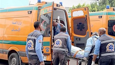 إصابة 13 بتسمم غذائي بعد تناولهم 
