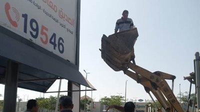 النجار: رفع الإعلانات المخالفة وإزالة مخالفات البناء فى ٦ أكتوبر