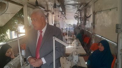 وزارة العمل: دورات تدريبية على مهنة التفصيل لشباب البدارى بأسيوط