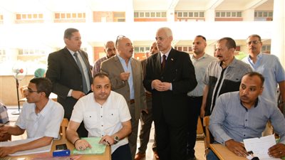 نائب رئيس جامعة اسيوط يتفقد اختبارات كلية التربية الرياضية