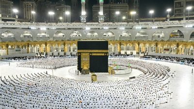السعودية تعلن بدء استقبال المعتمرين القادمين من خارج المملكة