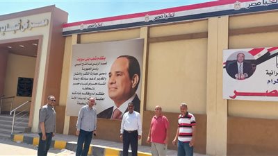 البدء فى تجهيز محلات معرض 