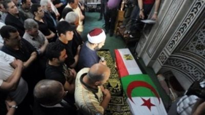 نقل جثمان وردة الجزائرية ملفوفا بعلم مصر والجزائر