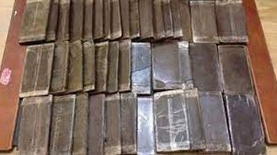 حبس تاجر مخدرات بـحوزتة 100 طربة حشيش في أكتوبر