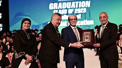 بالصور.. جامعة مصر للعلوم والتكنولوجيا تحتفل بتخرج دفعة جديدة من كلية التربية الخاصة بحضور الفنان محمد صبحى