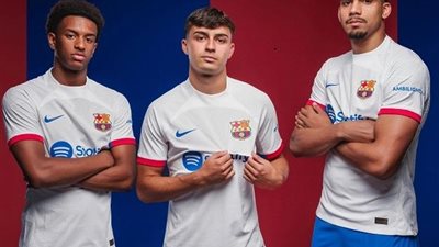 برشلونة يرتدي قميصًا أبيض بالكامل في الموسم الجديد