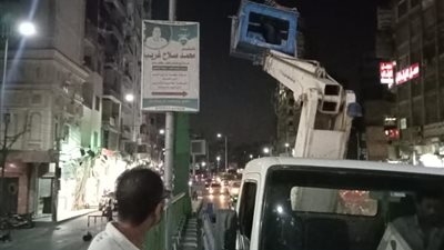 فصل الإضاءة عن الإعلانات بشوارع وميادين حي ثان الزقازيق