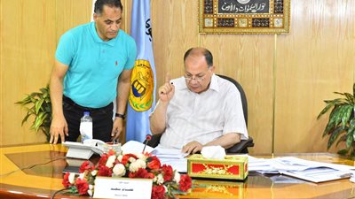 محافظ أسيوط يوافق على 453 طلب انتداب وإعارة و493 أجازة