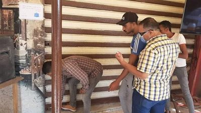 تحرير 225 مخالفة للمحلات لعدم التزامهم بقرار الغلق