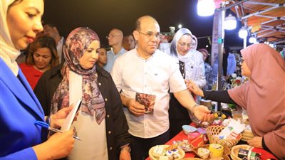 النائبة عفاف زهران تفتتح معرض الأسر المنتجة بكورنيش السويس ..صور
