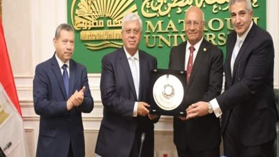 لجهوده في تطويرها.. الأعلى للجامعات يُكرم رئيس جامعة بنها