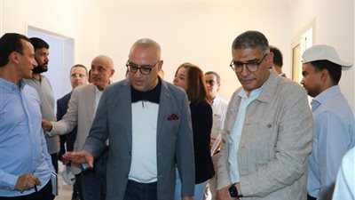 وزير الإسكان يتفقد مشروع 