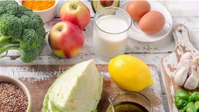 14 نوع طعام يخلص الكبد من السموم